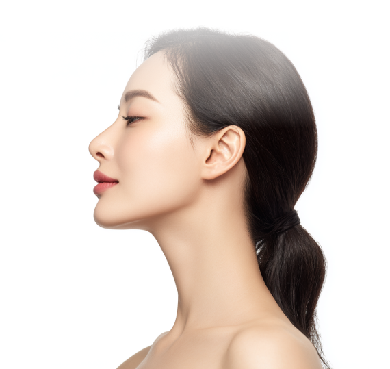 다운타임 없이 시술 직후 정리된 얼굴 윤곽과 밝아진 안색을 표현한 이미지