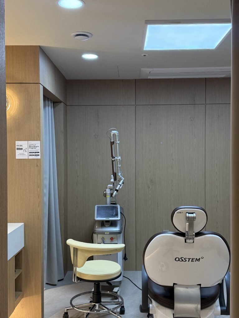여름 목주름과 목 피부 탄력, 냉방·자외선을 함께 봐야 하는 이유